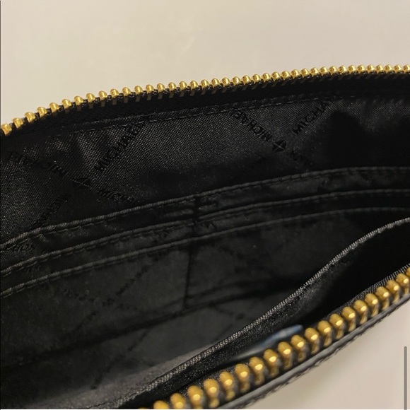 Michael Kors Lg Jet Set Zip Clutch Wristlet - Picture 6 of 7